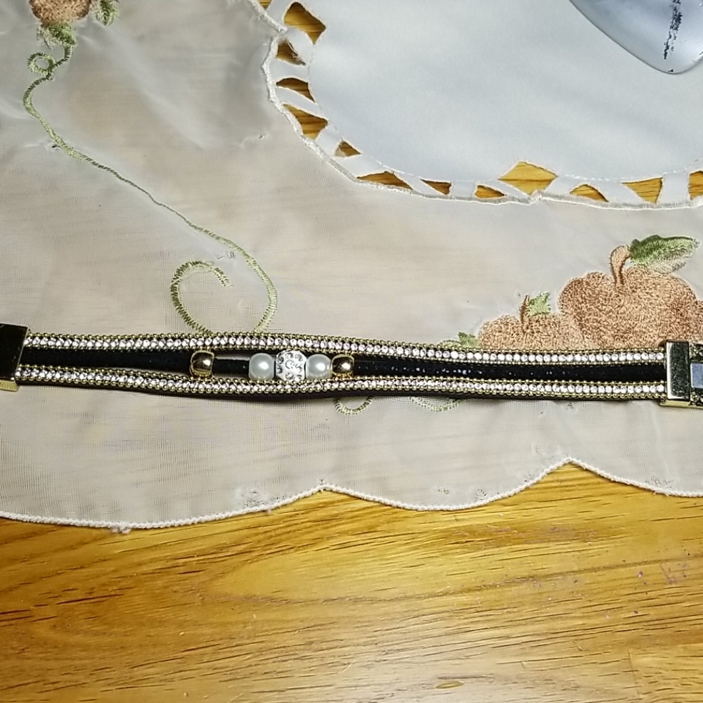 Black Bling Pearl Magnetic clasp Bracelet wrap - Picture 2 of 7